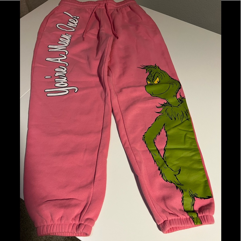 Girls Pink Grinch sweats size XS